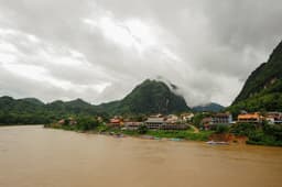 Mekong River Cruises Laos - Routes, Stops, and Travel Tips